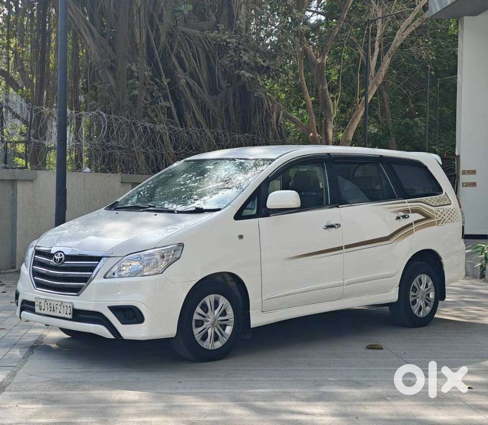 Toyota Innova 2.5 G (diesel) 8 Seater Bs Iv, 2015, Cng & Hybrids