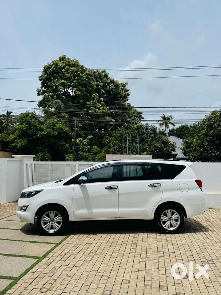 Toyota Innova Crysta  2017 ( Z ) Automatic Orginal Kerala