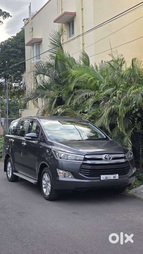 Toyota Innova Crysta 2.4 V 8 Str, 2016, Diesel
