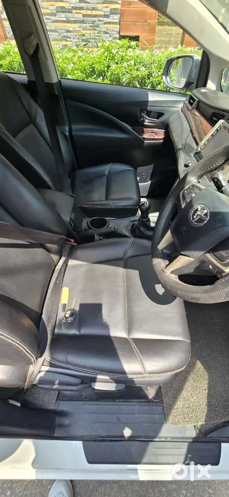 Toyota Innova Crysta 2025