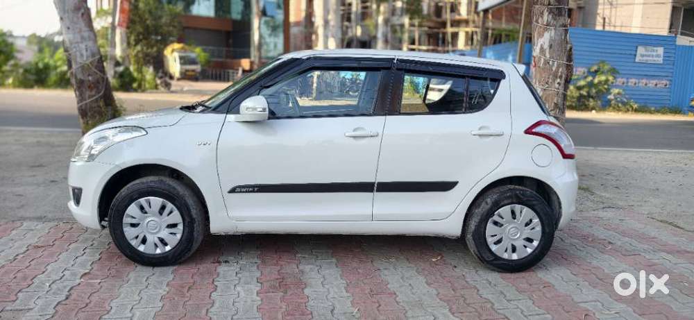Maruti Suzuki Swift Vxi + Manual, 2014, Petrol