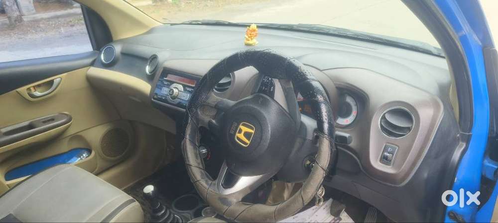 Honda Brio V Mt-732 2012 Car