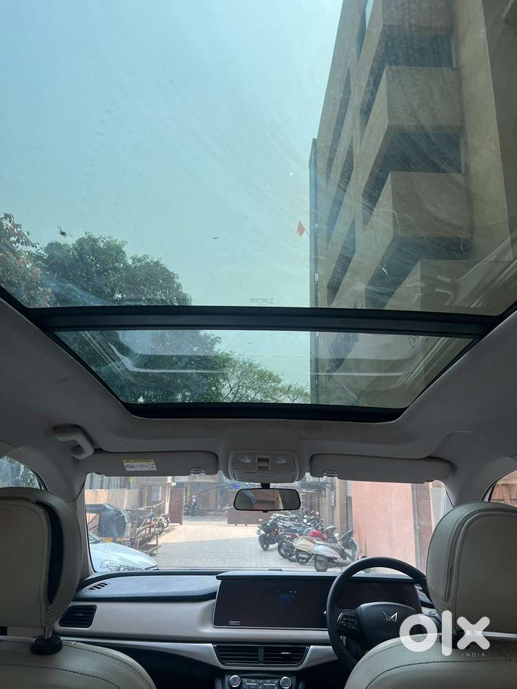 Mahindra Xuv700 Petrol 2022 Under Warranty