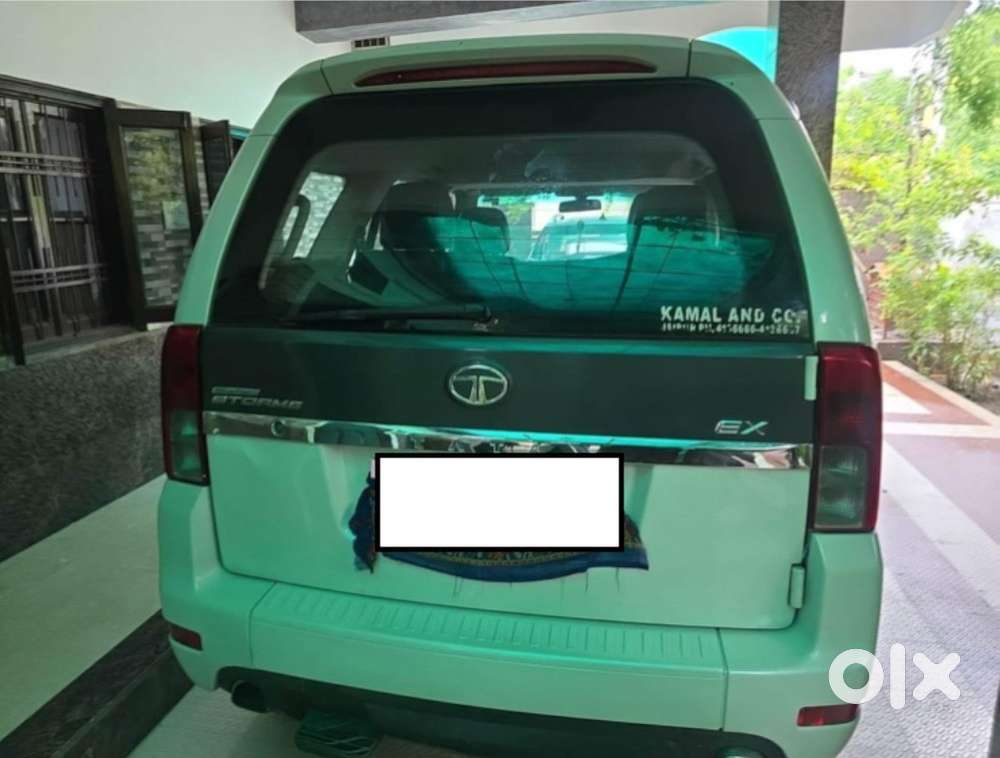 Tata Safari Storme 2015