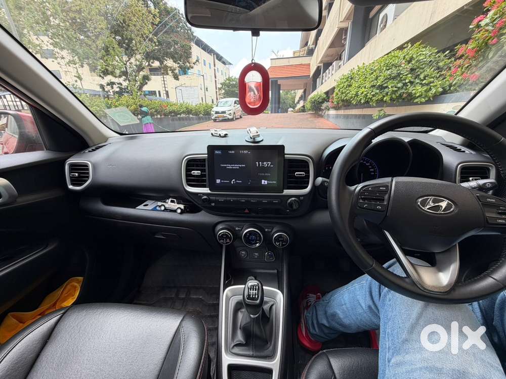 Hyundai Venue Petrol 39000 Km Driven