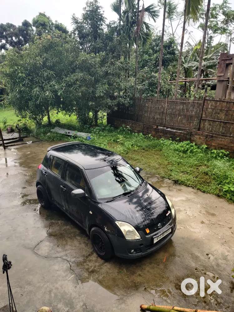 Maruti Swift Zxi 1.3l Original Black Colour In Mint Condition.