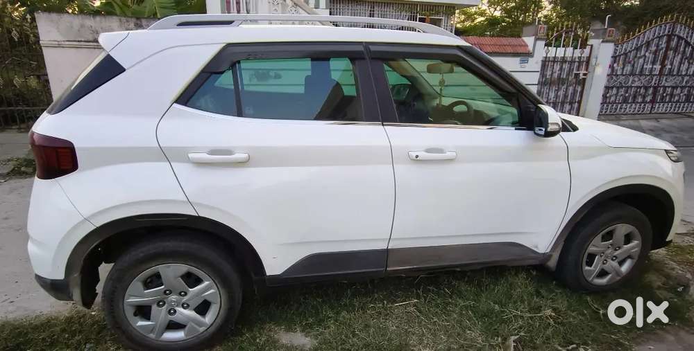 Hyundai Venue 2021 Petrol Well Maintained