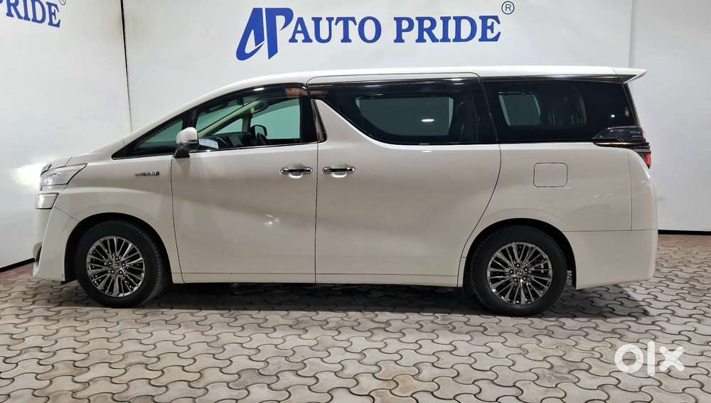 Toyota Vellfire 2.5 Hybrid, 2023, Petrol