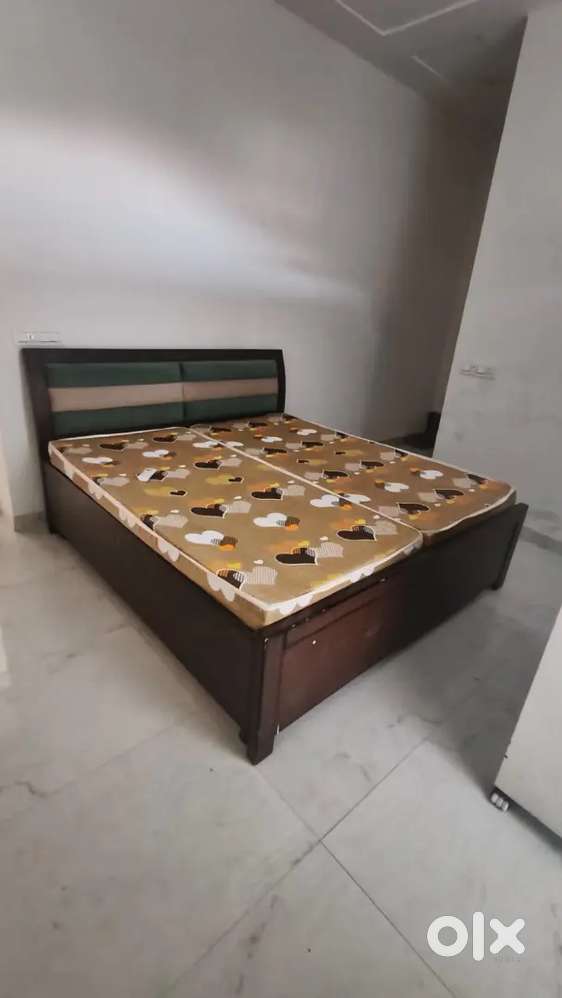 Owner free 2bhk furnished house floor available for rent sector 114