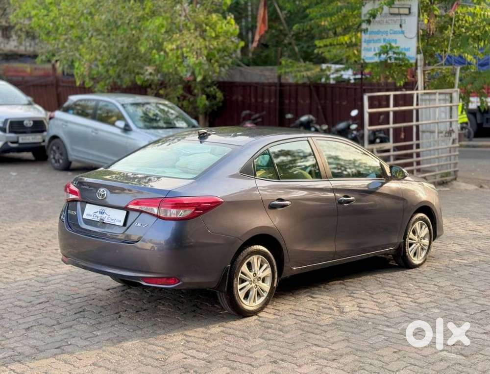 Toyota Yaris V Cvt, 2018, Petrol