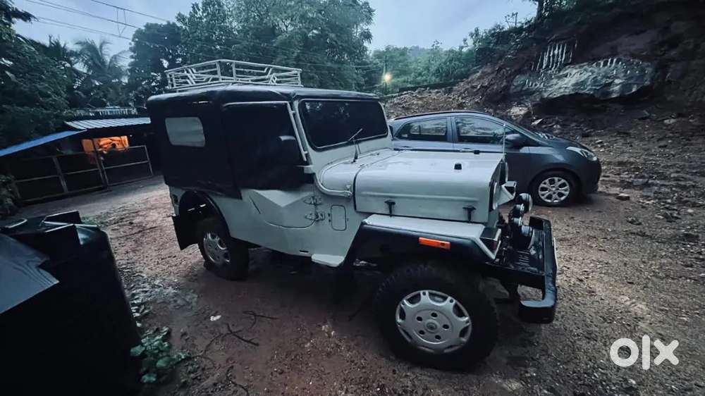 Good Condition Mahindra Jeep .new Test New Insurance