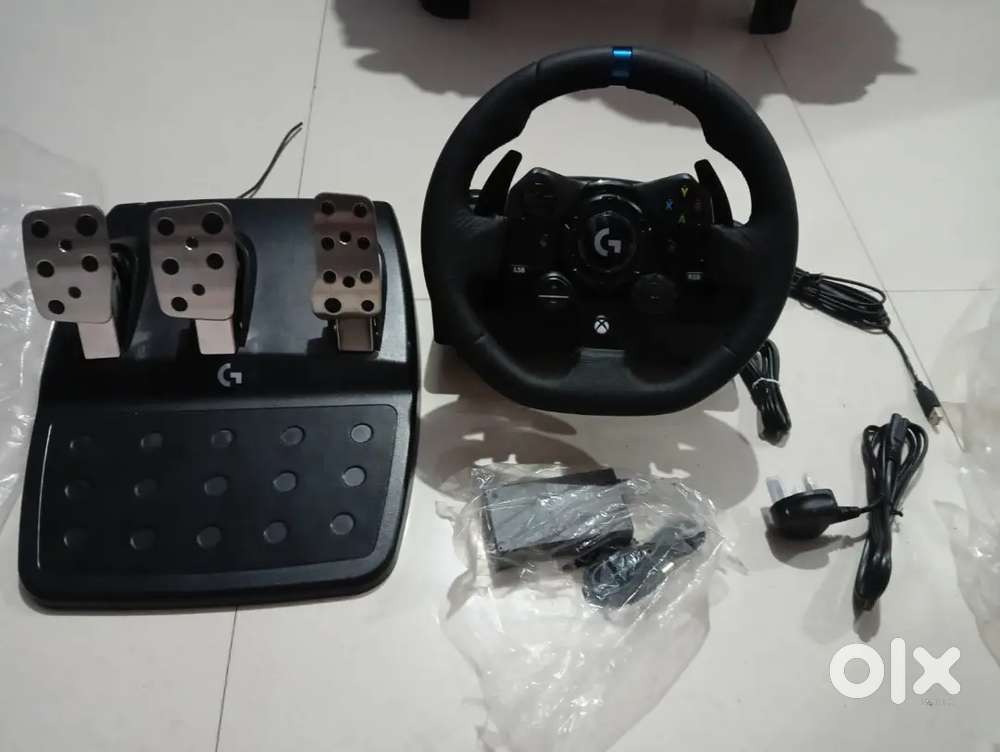 Logitech G923 Steering wheel with paddle