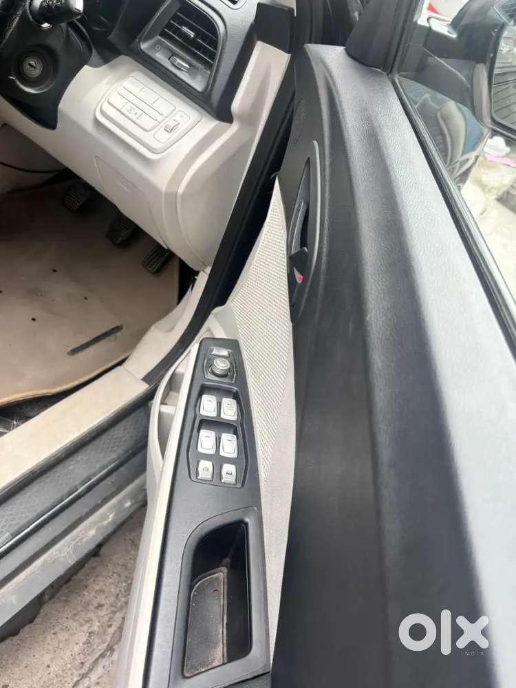 Mahindra Xuv300 Petrol 2023