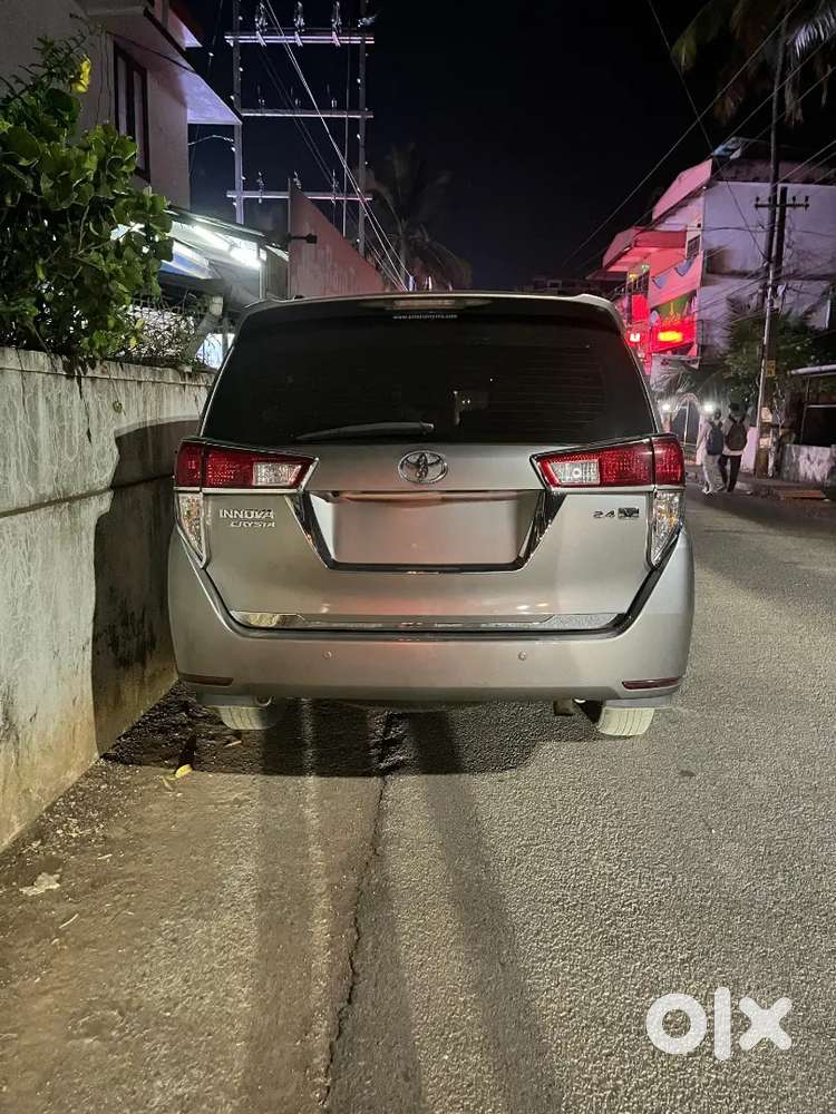 Toyota Innova Crysta 2016 Diesel 180000 Km Driven