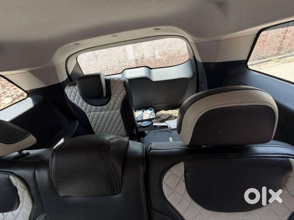 Mahindra Xuv700 2.0 Mx Petrol Mt 5 Str, 2022, Petrol
