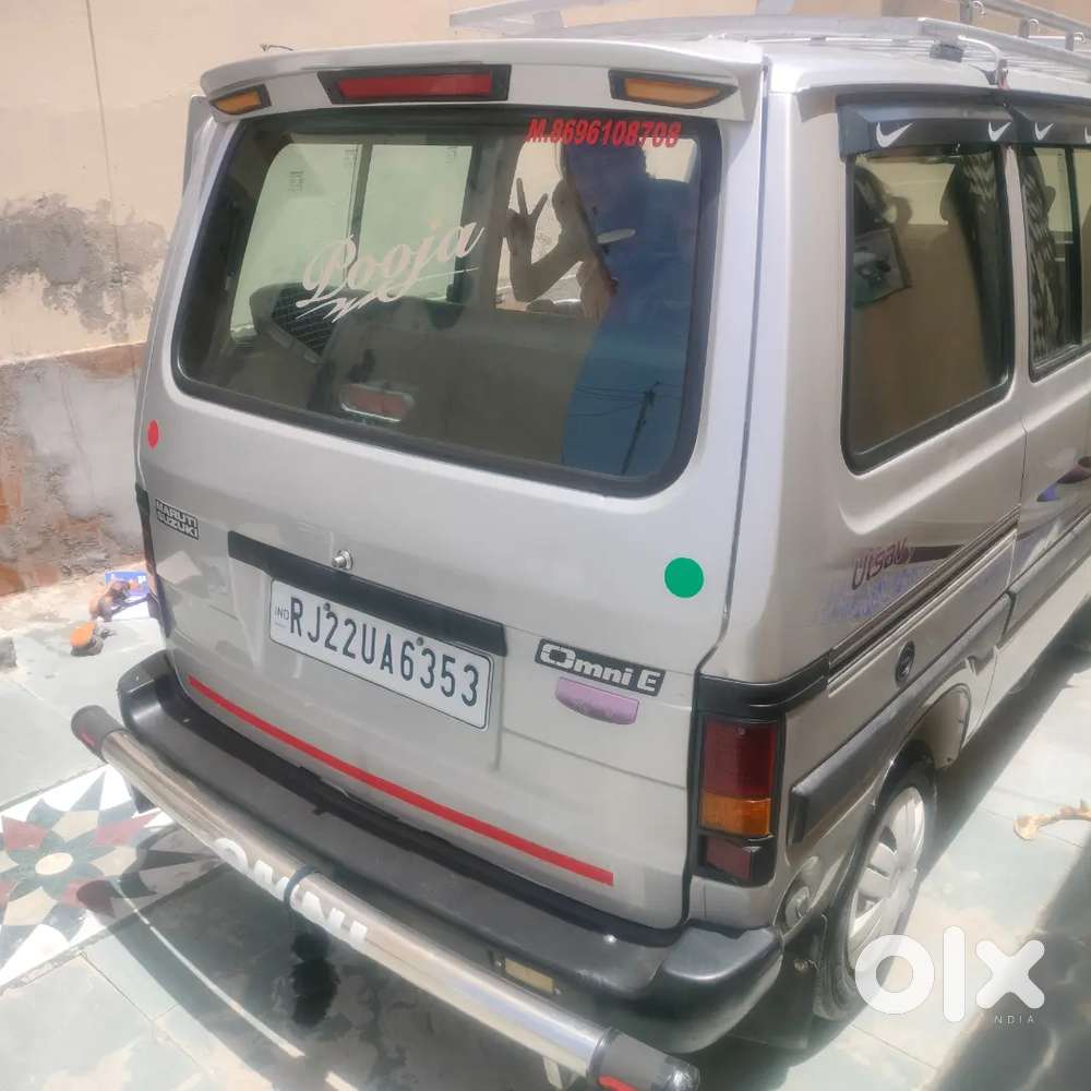 मारूति ओमनी वैन बेचनी हैं