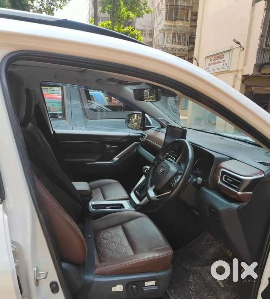 Toyota Innova Hycross 2.0 Zx (o) Hybrid 7 Str, 2023, Petrol
