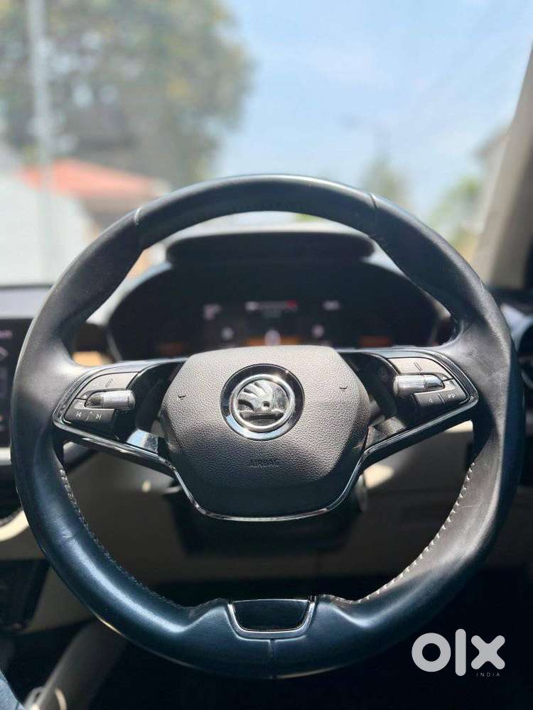 Skoda Slavia 1.5 Tsi Style At, 2023, Petrol