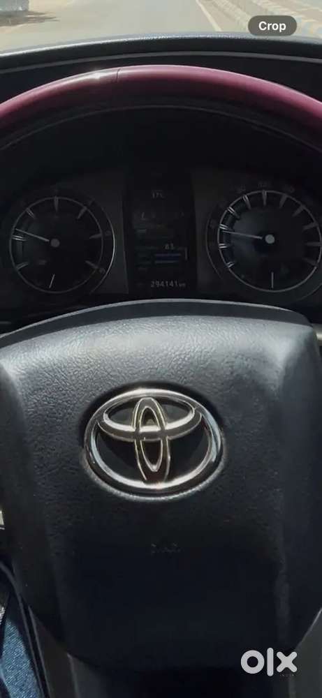 Innova Crysta 2.4 V Diesel White