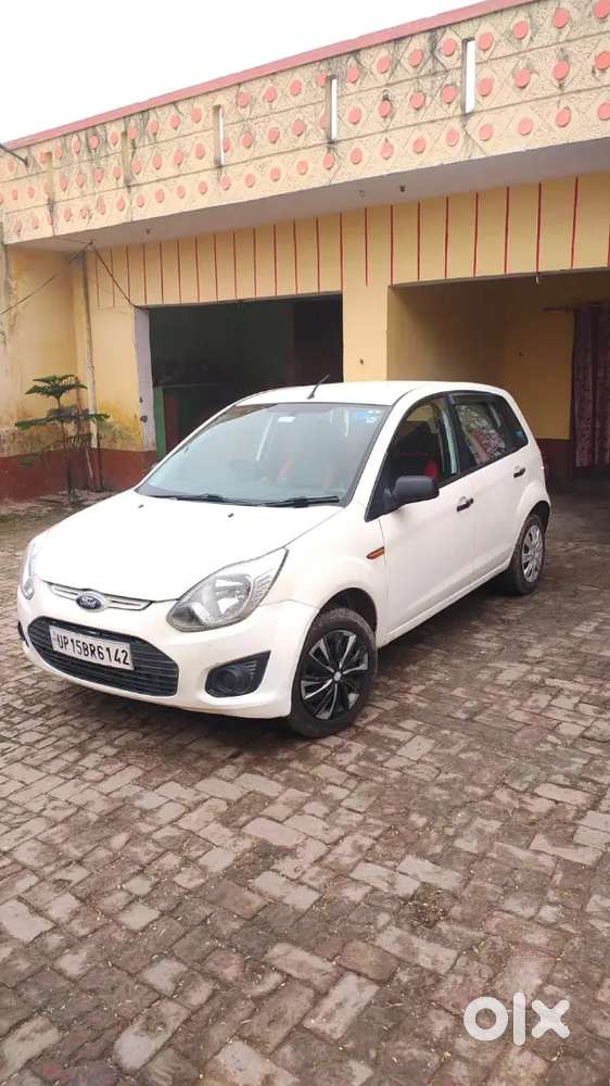 Ford Figo Petrol 2015