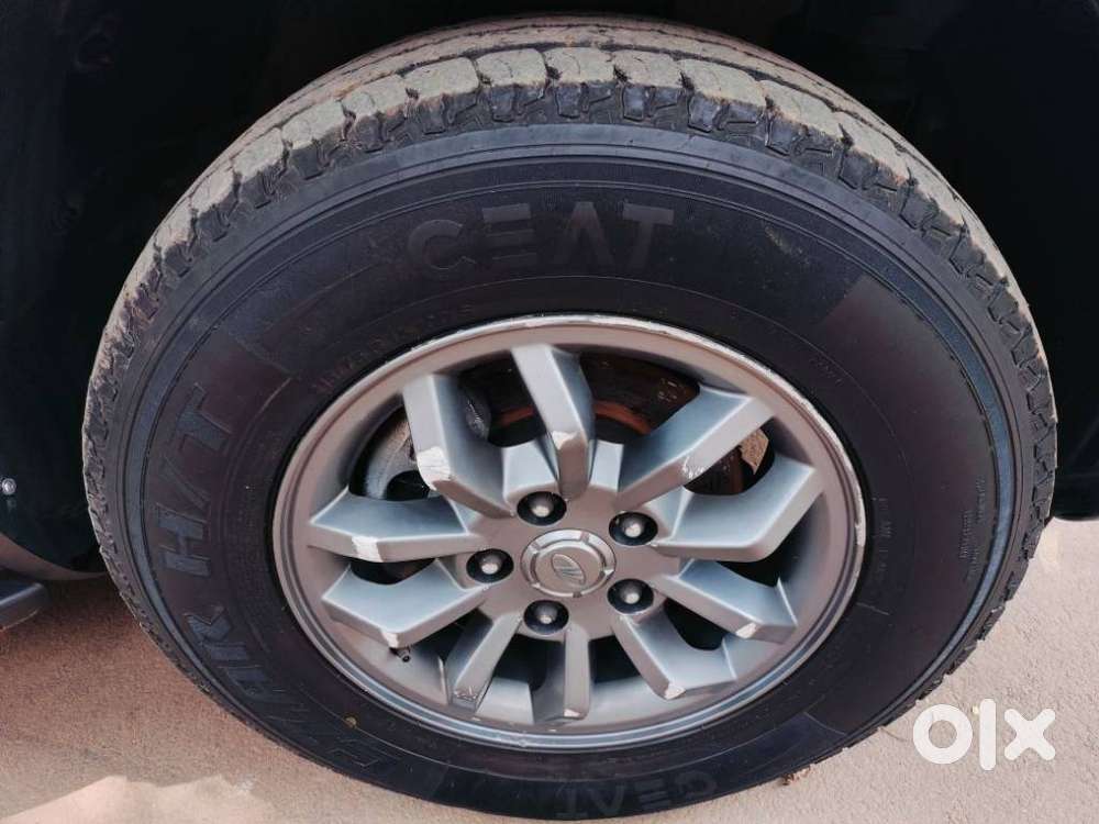 Mahindra Tuv 300 1.5 T10 (o) Amt, 2018, Diesel