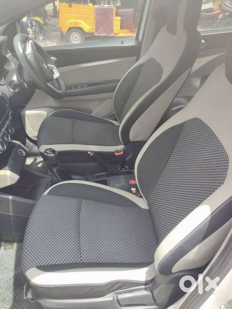 Renault Triber Rxz, 2022, Petrol