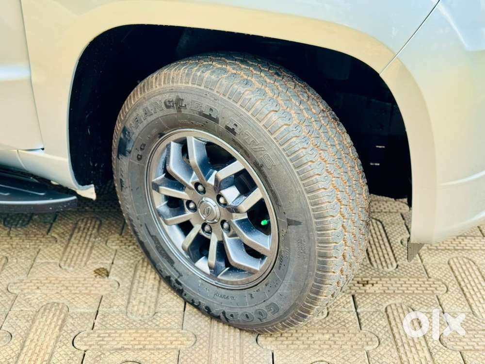 Mahindra Tuv 300 T10, 2018, Diesel