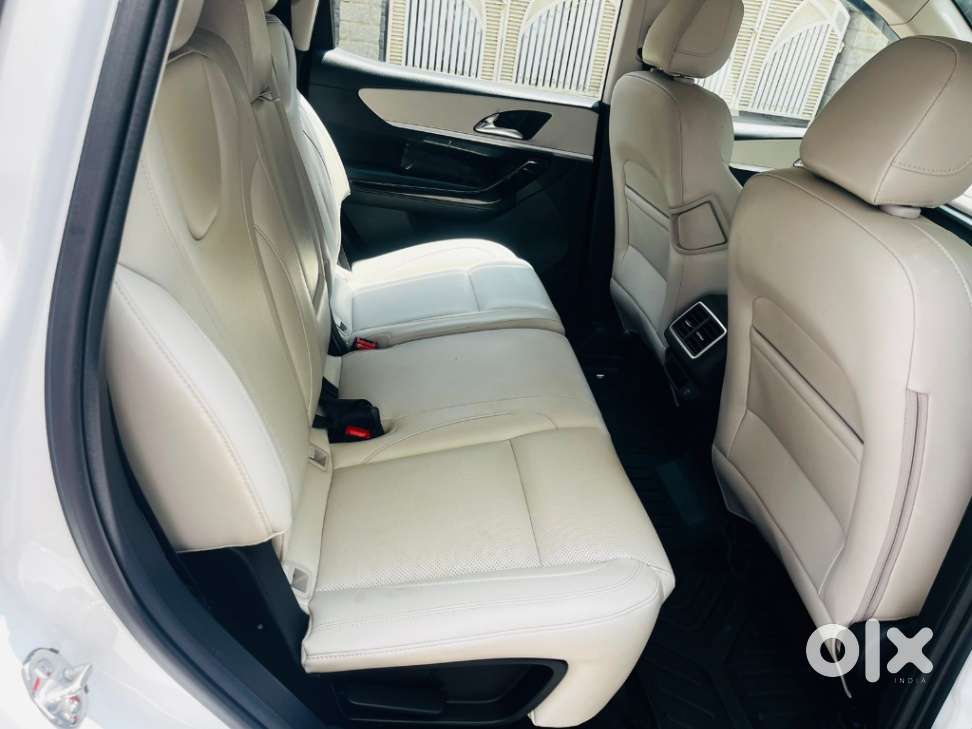 Mahindra Xuv700 2.2 Ax 7 Diesel At Luxury Pack Str Awd, 2023, Diesel