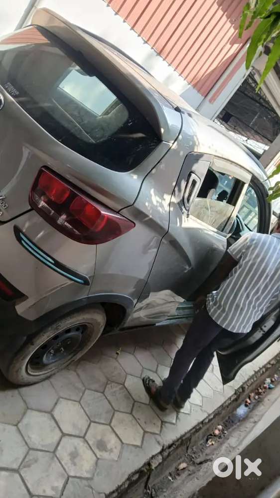Mahindra Kuv 100 2017