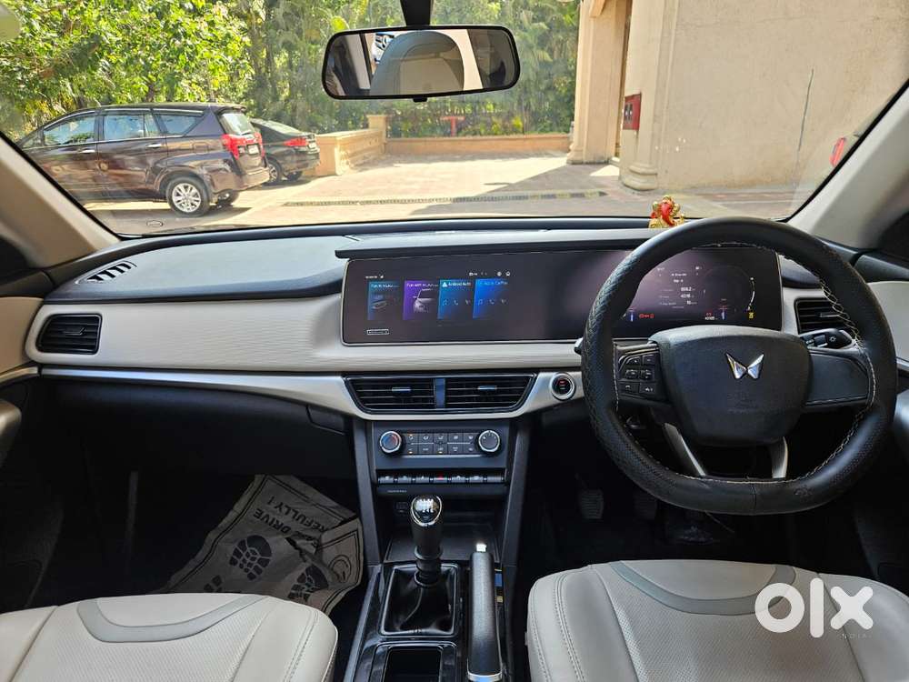 Mahindra Xuv700 Ax 5 Petrol Mt 7 Str (e), 2024, Petrol
