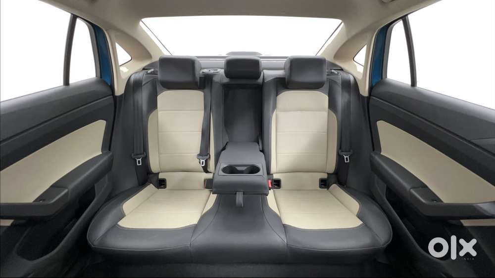 Skoda Slavia Style 1.0l Tsi At, 2023, Petrol