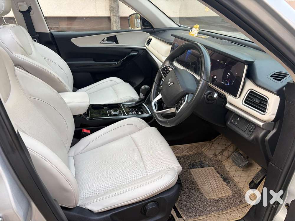 Mahindra Xuv700 2.2 Ax 7 Diesel At Luxury Pack Str, 2024, Diesel