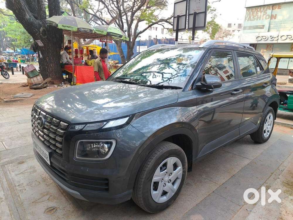 Hyundai Venue Petrol Well Maintained