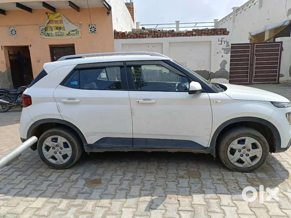 Hyundai Venue 2021 Petrol Well Maintained