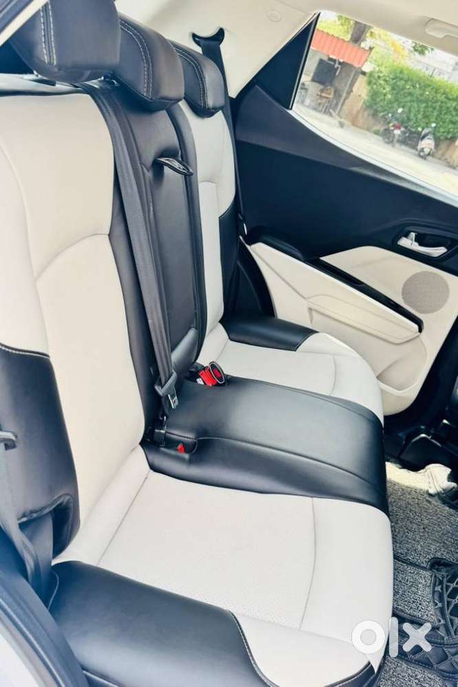 Mahindra Xuv 3xo Ax5 1.5 Diesel Autoshift Plus, 2025, Diesel