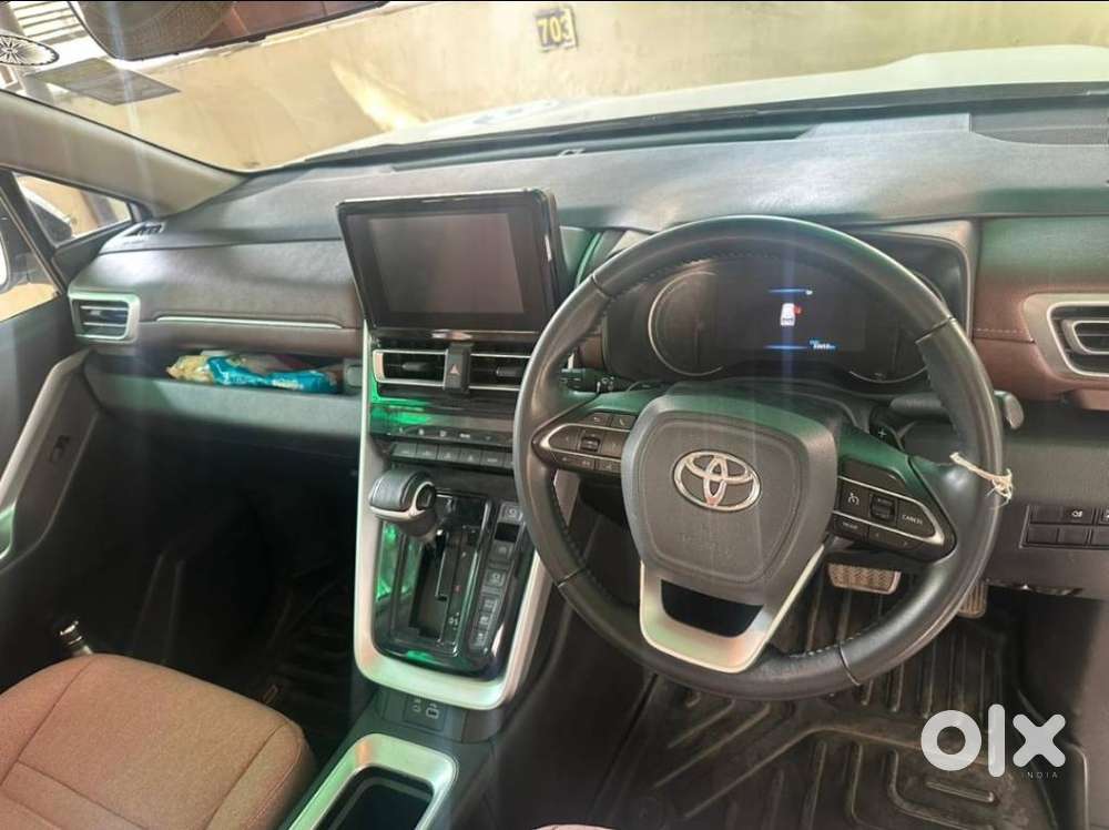 Toyota Innova Hycross 2.0 Vx (o) Hybrid 8 Str, 2024, Petrol