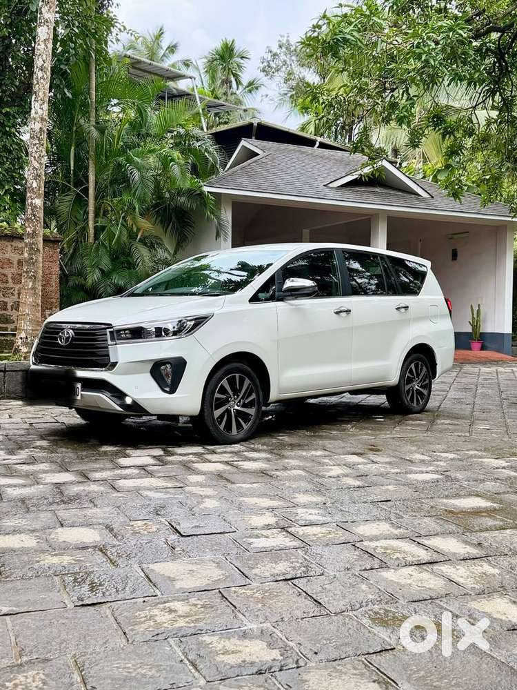 Toyota Innova Crysta 2022 Diesel 28000 Km Driven