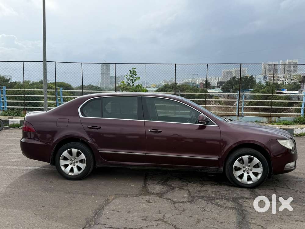Skoda Superb { }2.0 Elegance Tdi At, 2013