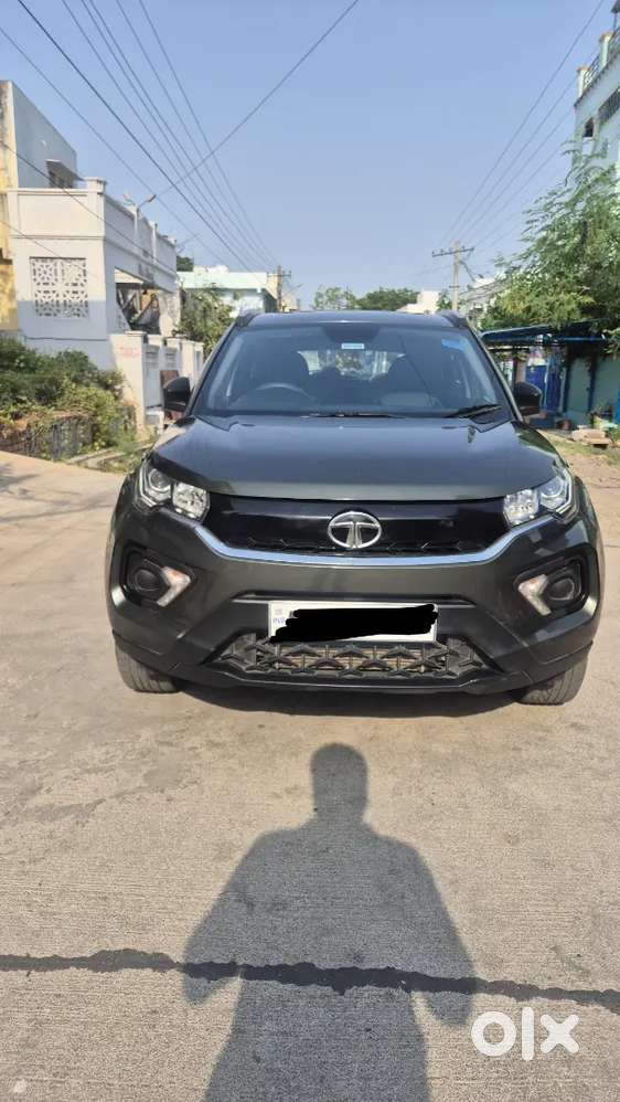 Tata Nexon Petrol + Automatic + Sunroof - Well Maintained&less Driven