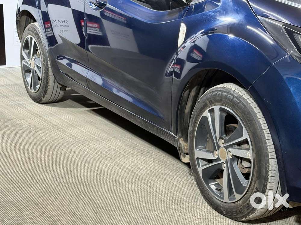 Tata Altroz Xz Plus (s), 2023, Petrol