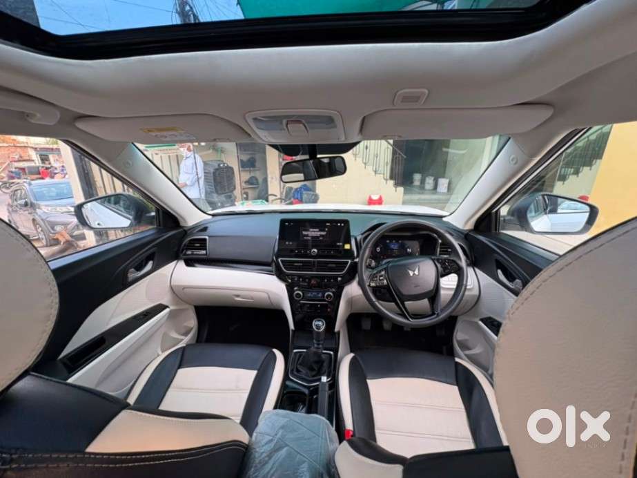 Mahindra Xuv 3xo Ax5 Pm Mt, 2025, Petrol