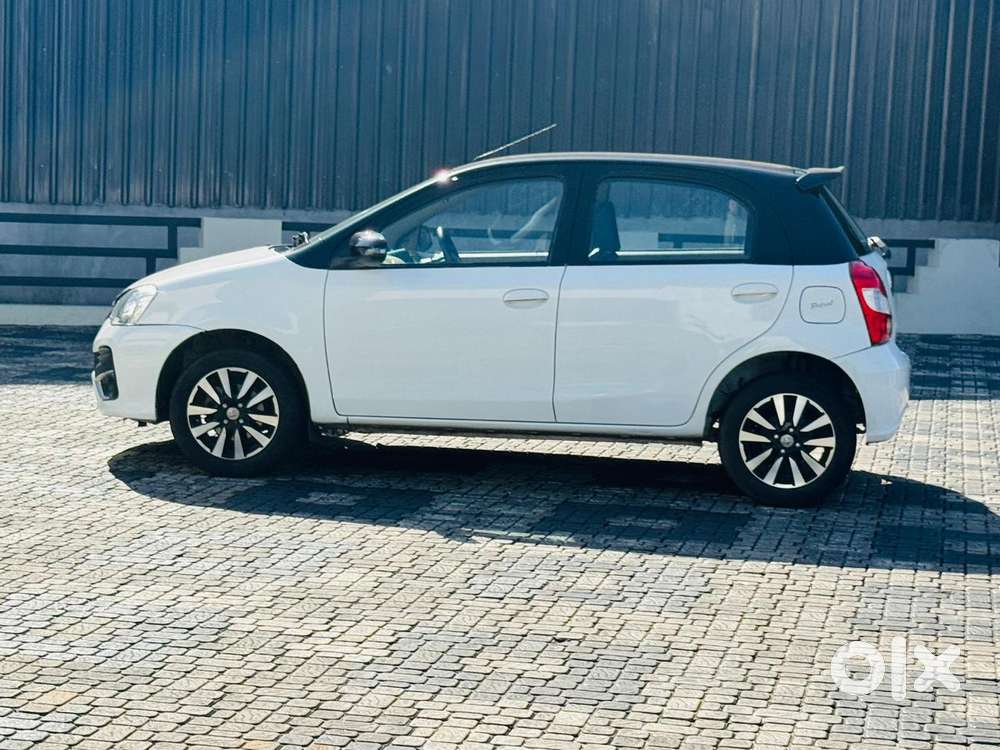 Toyota Etios Liva 1.2 V Dual Tone, 2018, Petrol