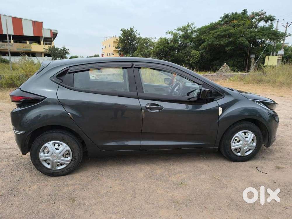 Tata Altroz Xe Petrol 2020 Year