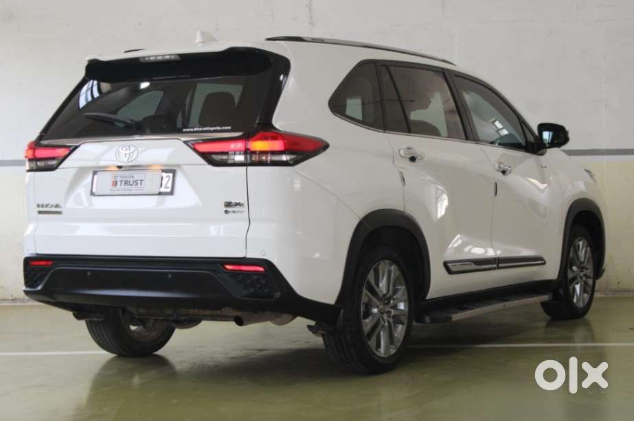 Toyota Innova Hycross 2.0 Zx Hybrid 7 Str, 2025, Petrol