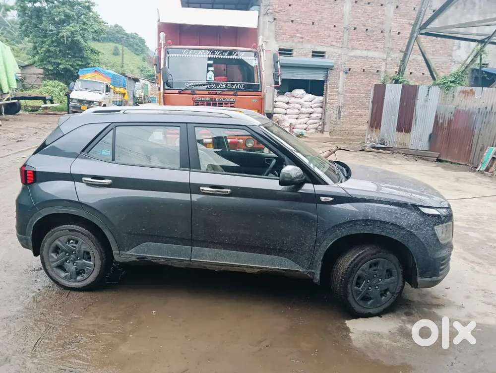 Hyundai Venue 2023 Petrol Well Maintained