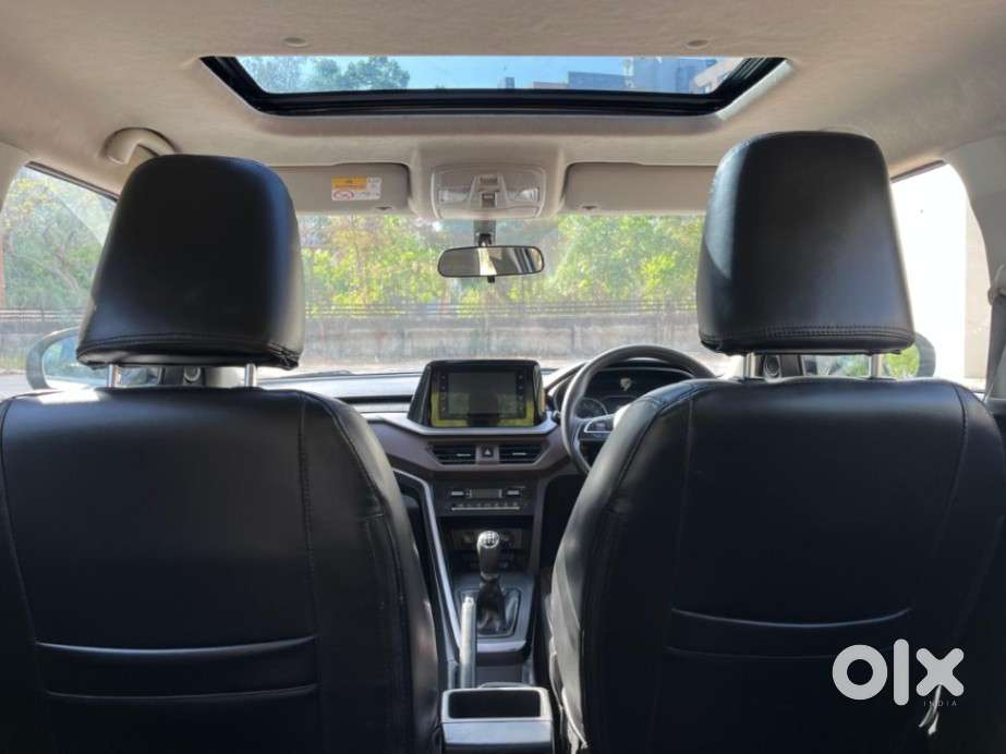 Maruti Suzuki Brezza 1.5 Zxi At Smart Hybrid, 2023, Cng & Hybrids