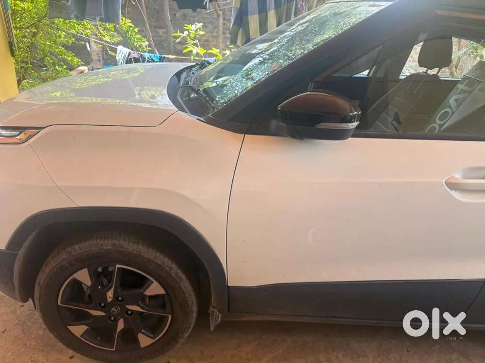 (28 Dec 2025 Purchase Date)tata Punch  Petrol Well Maintained 8400km .