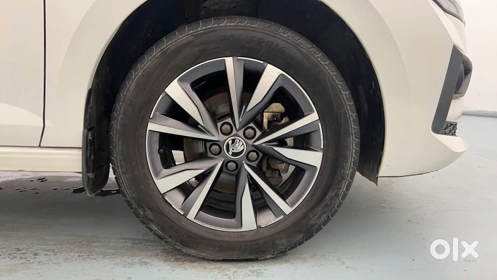 Skoda Slavia Style 1.0l Tsi Mt, 2023, Petrol