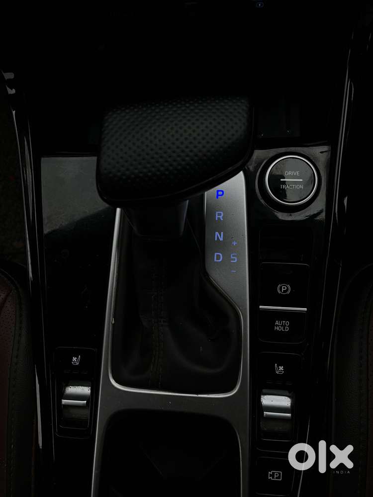 Hyundai Alcazar Signature 1.5 Petrol Dct 7str Knight, 2024, Petrol