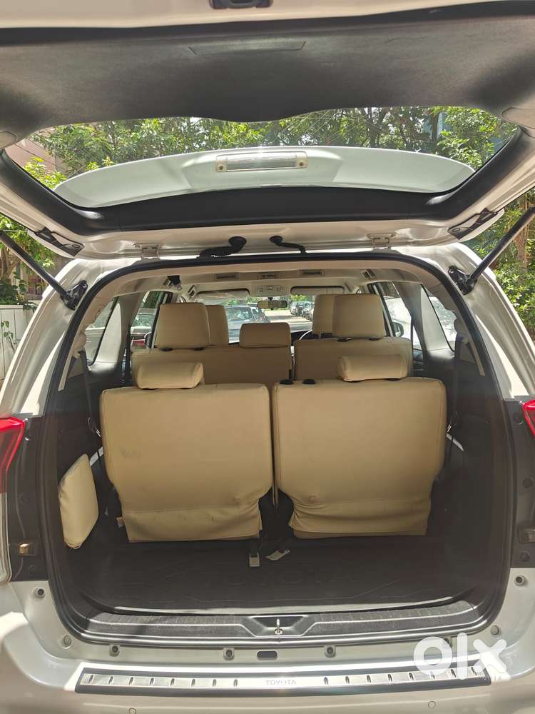 Toyota Innova Crysta 2.4 G Mt 8s, 2024, Diesel
